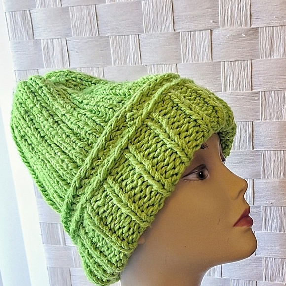 NWT Artisanal Beanie With Detachable Faux leather Tag - Picture 2 of 5